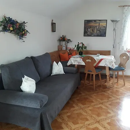 Gaestehaus Reisacher - Mehrbettzimmer Apartment *