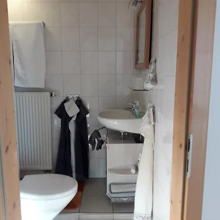 Apartment Gaestehaus Reisacher - Mehrbettzimmer *